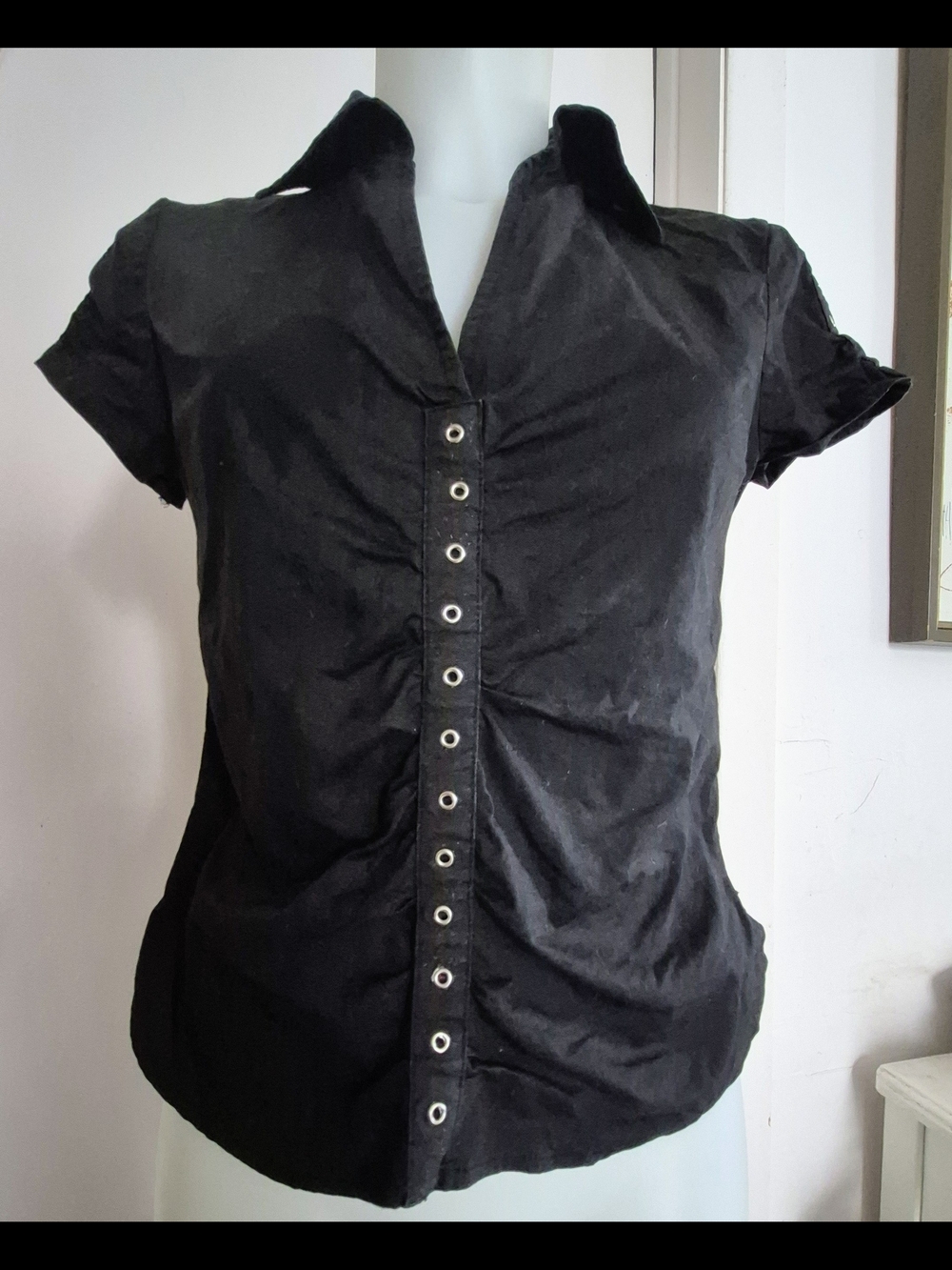 Y2K Vintage Black Short-Sleeve Eyelet Button Front Women's Top